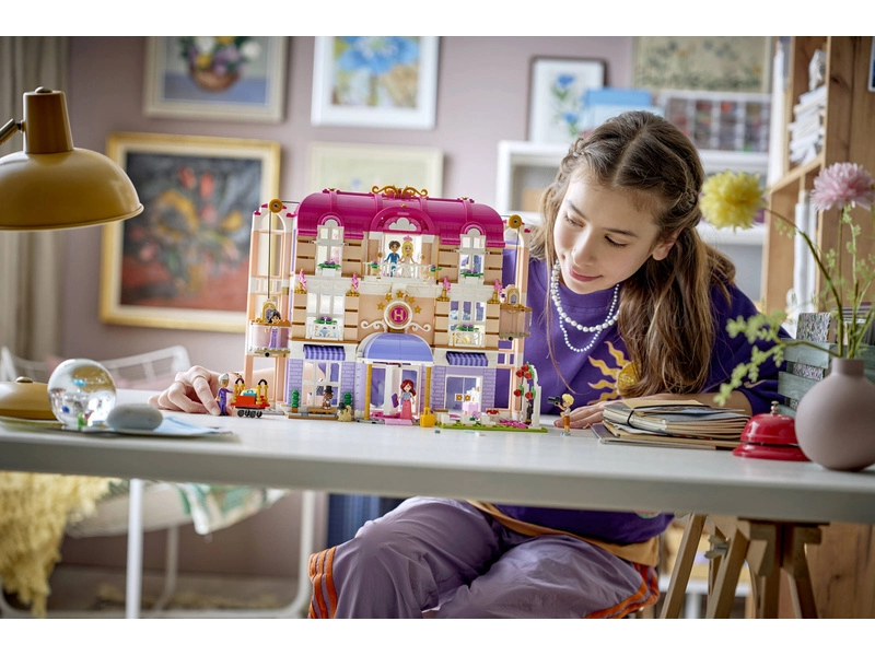 LEGO Friends - Grand Hotel v městečku Heartlake