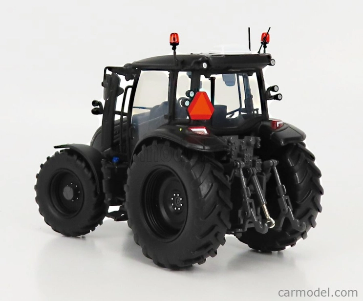 Universal hobbies Valtra G135 Tractor Unlimited 2017 1:32 čierna sivá