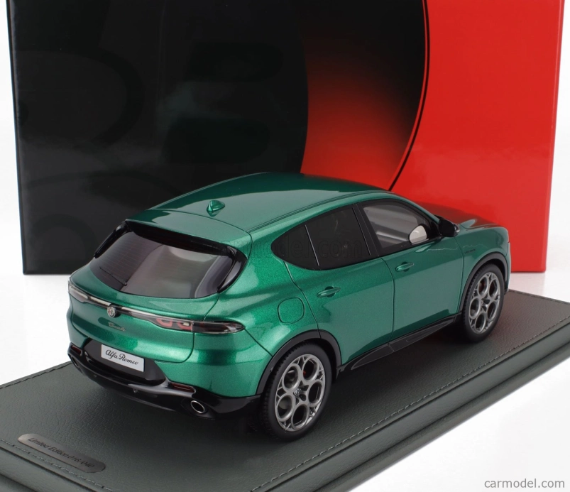 Bbr-models Alfa romeo Tonale Veloce Plug-in Hybrid 2023 - Con Vetrina - With Showcase 1:18 Verde Montreal - Green Met