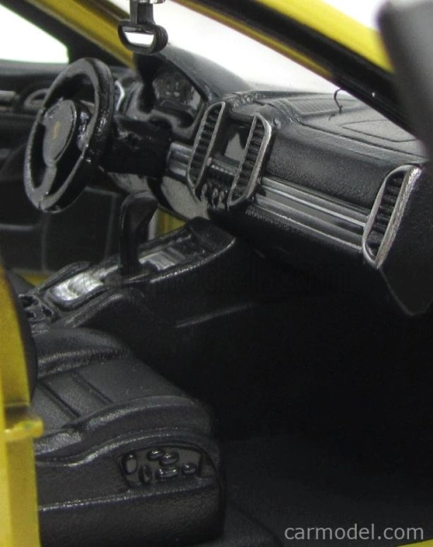 Bburago Plus Porsche Cayenne Turbo 1:24 žltá