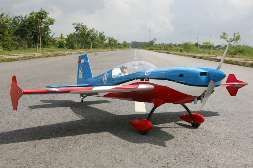 Extra 330LX 2,08 m červeno-modrá