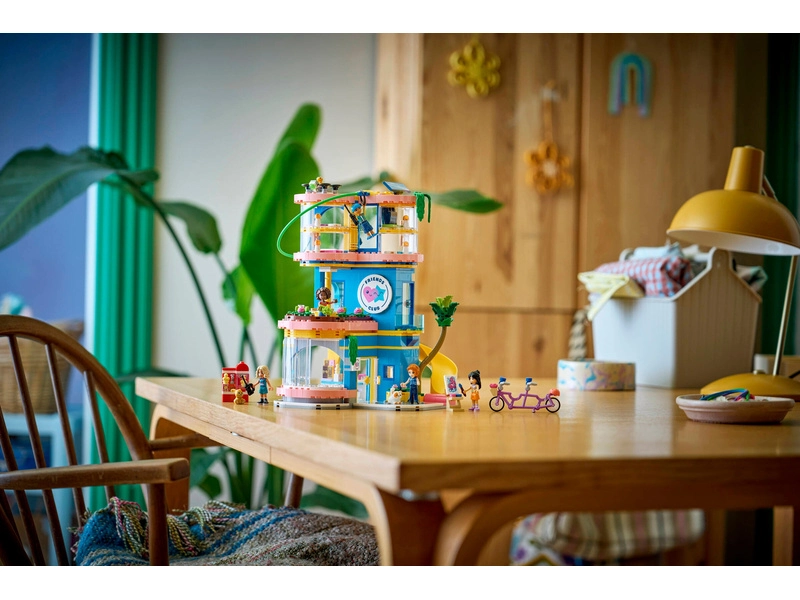 LEGO Friends - Klubovňa pre kamarátov v mestečku Heartlake