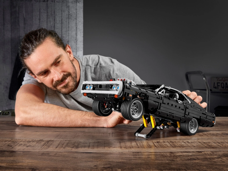 LEGO Technic – Domov Dodge Charger