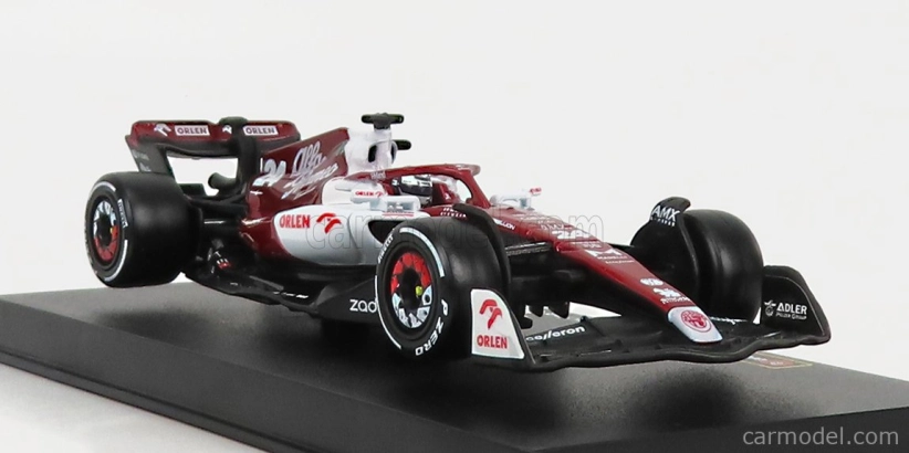 Bburago Alfa romeo F1 C42 Team Orlen Racing N 24 1:43, červená
