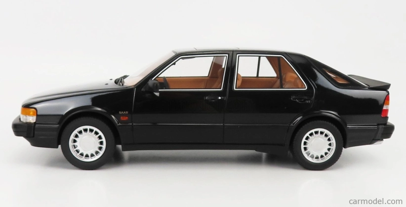 Modely v mierke Cult-scale Saab 9000 Turbo 1984 1:18 Black Met