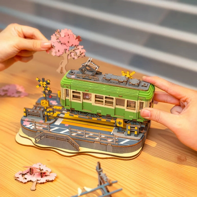 RoboTime 3D drevená skladačka Stanica so sakurami