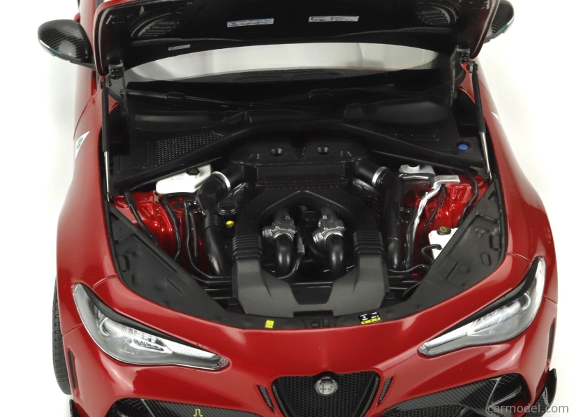 Motorhelix Alfa romeo Giulia Gtam s motorom a príslušenstvom 2021 1:18 Red Met