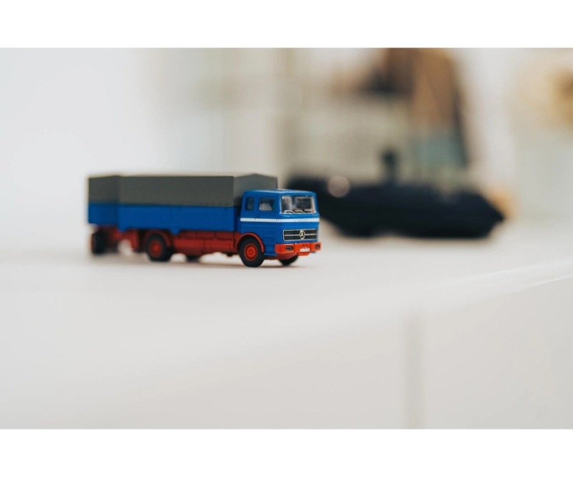 RC nákladné vozidlo MB 1620 s plachtou a prívesom 1:87 RTR
