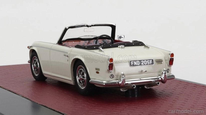 Matrix scale models Triumph Tr5 Cabriolet Open 1967 1:43 Bílá