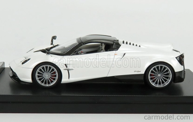 Lcd-model Pagani Huayra Roadster 2018 1:43 Bílá