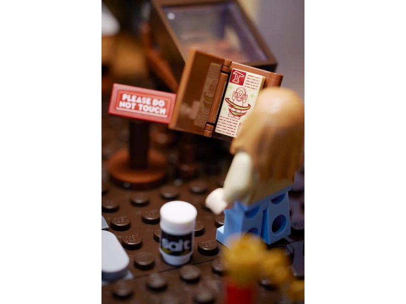 LEGO Ideas - Disney Hokus pokus: Chatka sestier Sandersonovcov