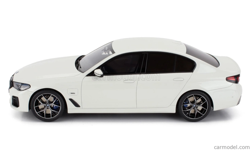 Gt-spirit BMW 5-series 545e Xdrive M-sport (f90) 2023 1:18 Bílá