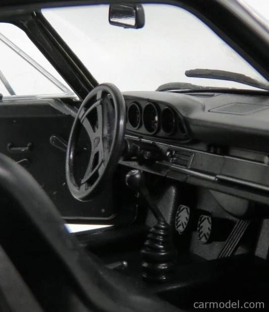 Welly Porsche 911 Carrera Rs 2.7 Coupe 1973 1:18 čierna červená