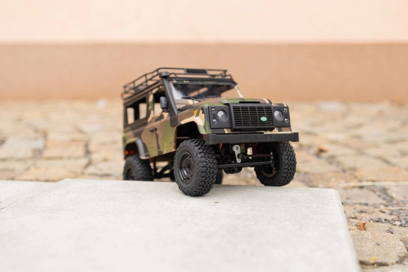 RC auto Land Rover Trail V2 1/12 RTR 4WD, kamufláž + náhradní baterie