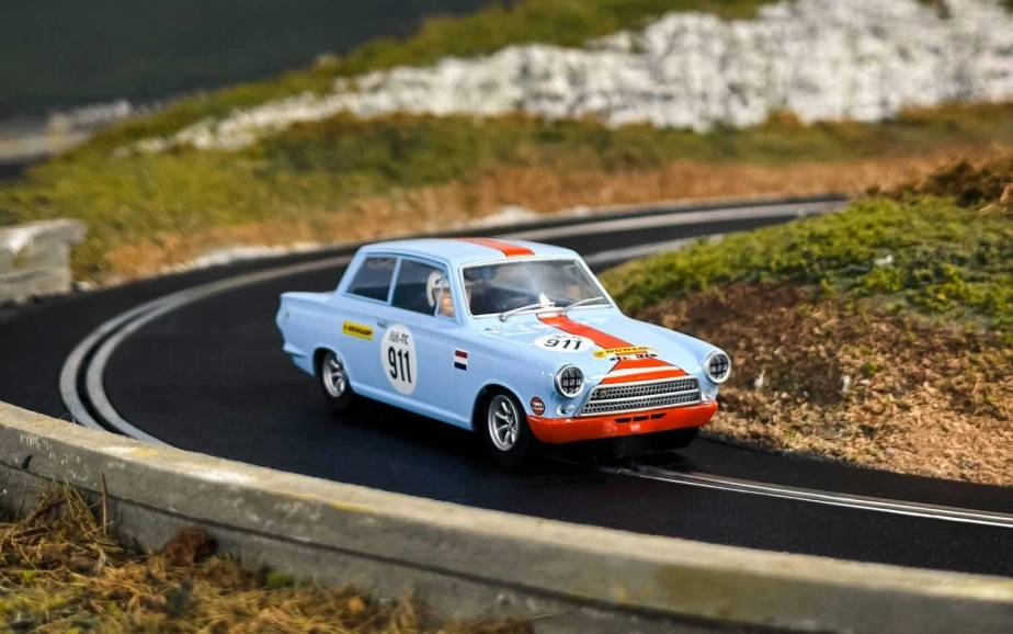 Autíčko Gulf SCALEXTRIC C4669 - Ford Lotus Cortina (1:32)