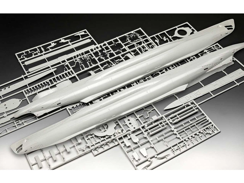 Revell ponorka typ VII C/41 (Platinum Edition) (1:72)