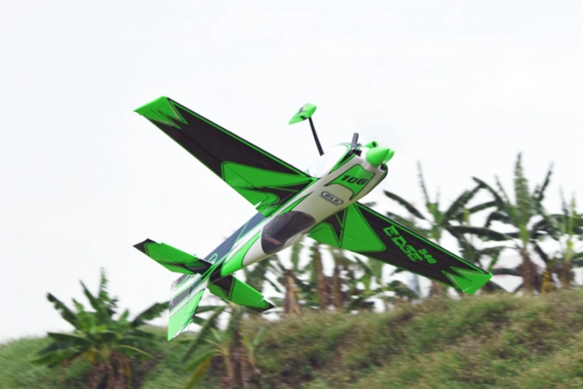 106" Edge 540 ARF - zelená 2,69m