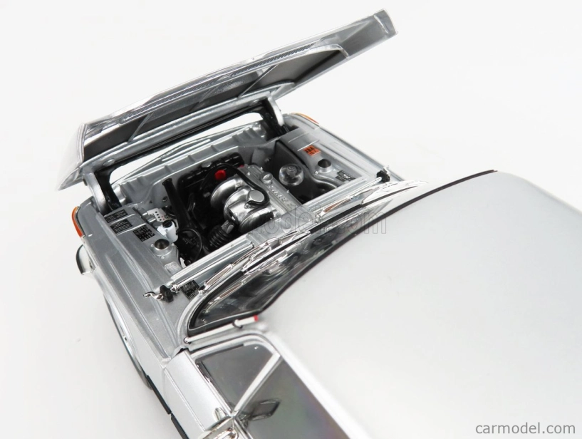 Kyosho BMW 2002tii 1972 1:18 Silver
