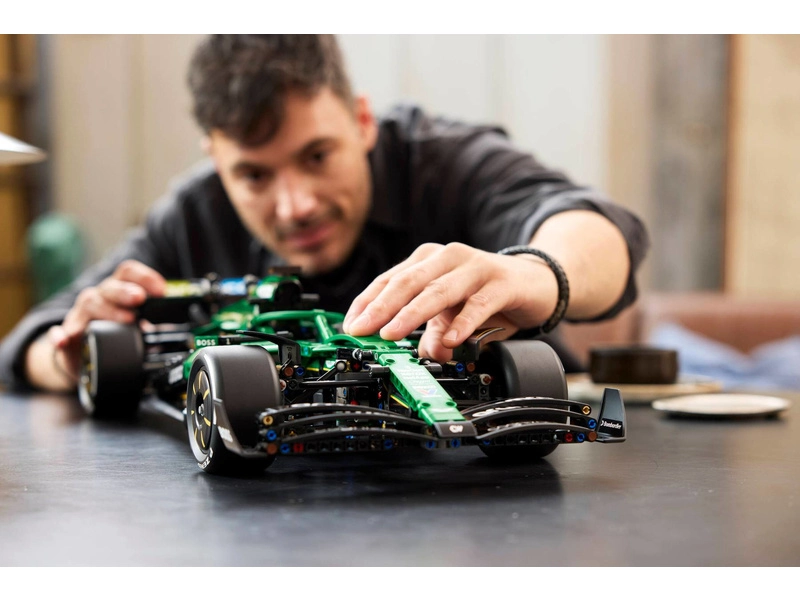 LEGO Technic - Auto Aston Martin Aramco AMR25 F1®