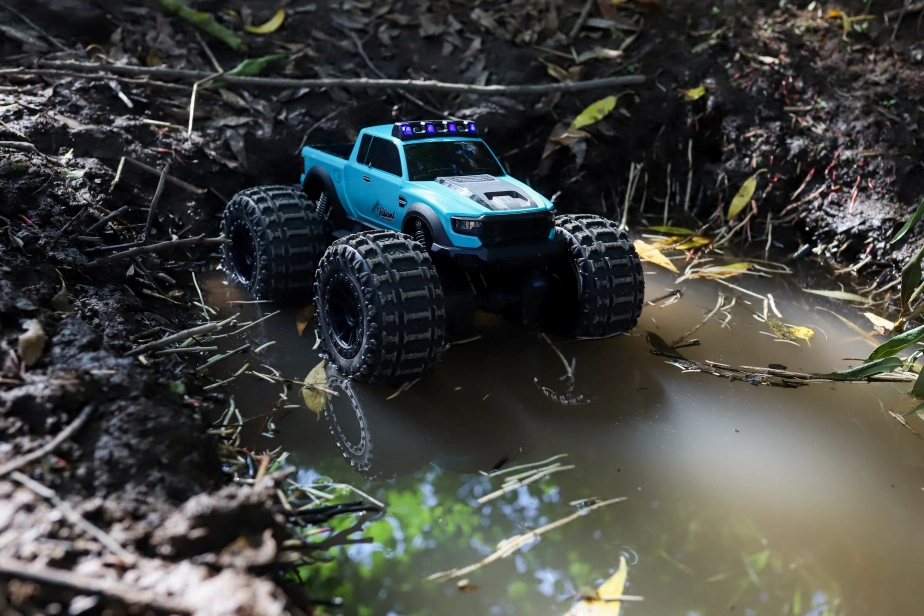 RC obojživelné auto Valiant, červená + náhradní baterie