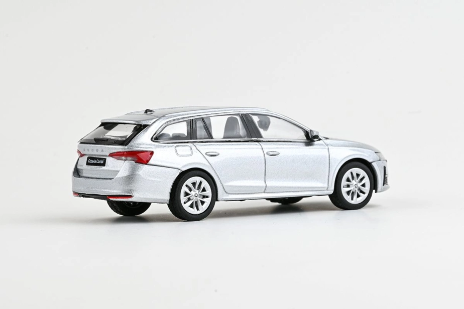 Abrex Škoda Octavia IV FL Combi (2024) 1:43 - Silver Brilliant Metallic | RCprofi.sk