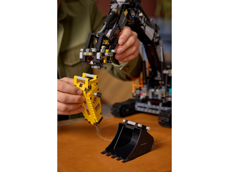LEGO Technic - Bagr Volvo EC500 Hybrid