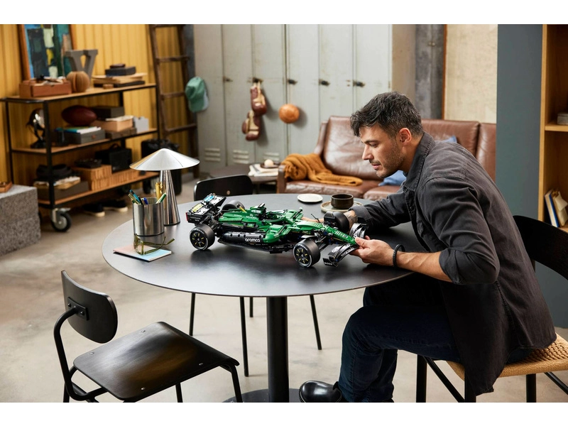 LEGO Technic - Auto Aston Martin Aramco AMR25 F1®