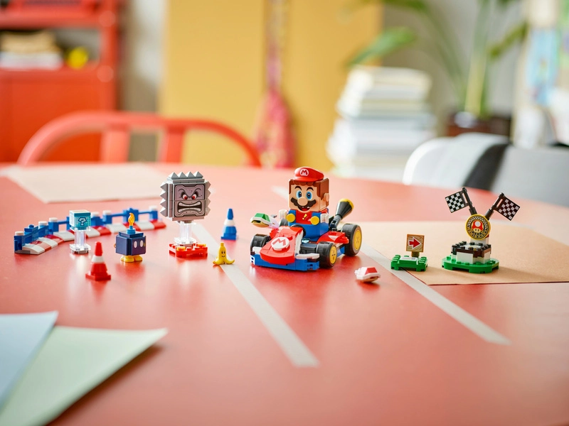 LEGO Super Mario - Mario Kart™ - Interaktívny LEGO Mario™ a štandardná motokára