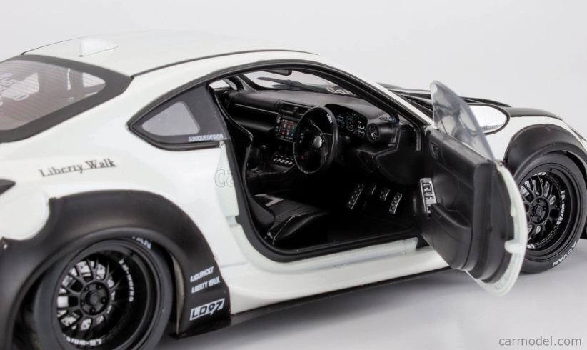 Solido Toyota Gr86 Lbwk Body Kit Coupe 2024 1:18 Bílá Perleťová Černá