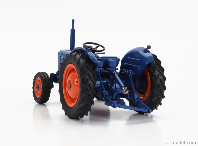 Universal hobbies Fordson Super Dexta Tractor 1962 1:32 Modrá oranžová