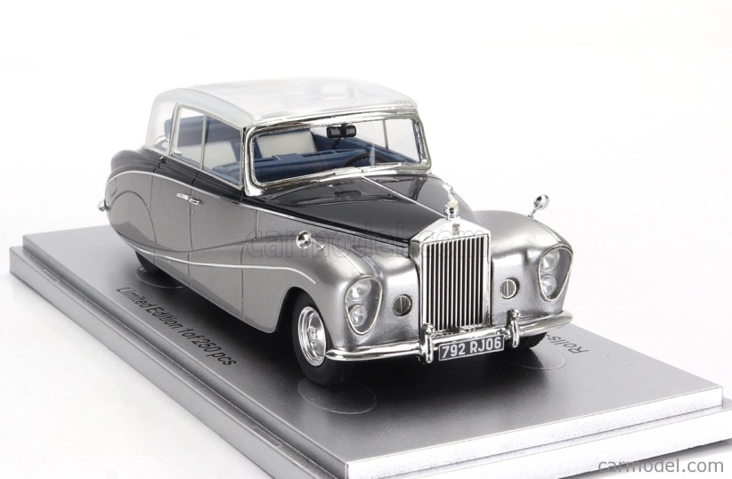 Kess-model Rolls royce Silver Wraith Perspex Top Saloon 1956 - farba vyrobená v roku 1964 pre film - Joy House 1:43 Silver Blue