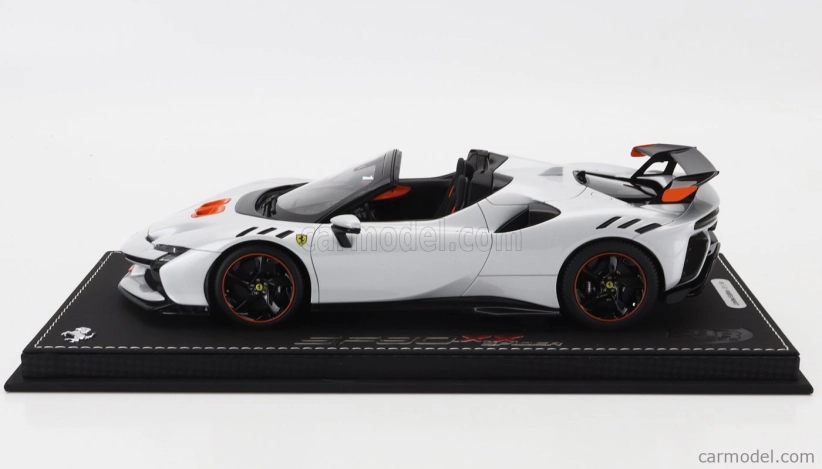 Bbr-models Ferrari Sf90 Xx Stradale Spider 2024 - Con Vetrina - With Showcase 1:18 Bianco Artico - Bílá Met Oranžová Černá