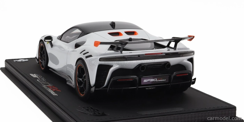 Bbr-models Ferrari Sf90 Xx Stradale 2024 - Con Vetrina - S vitrínou 1:18 Bianco Artico - White Met Orange Black