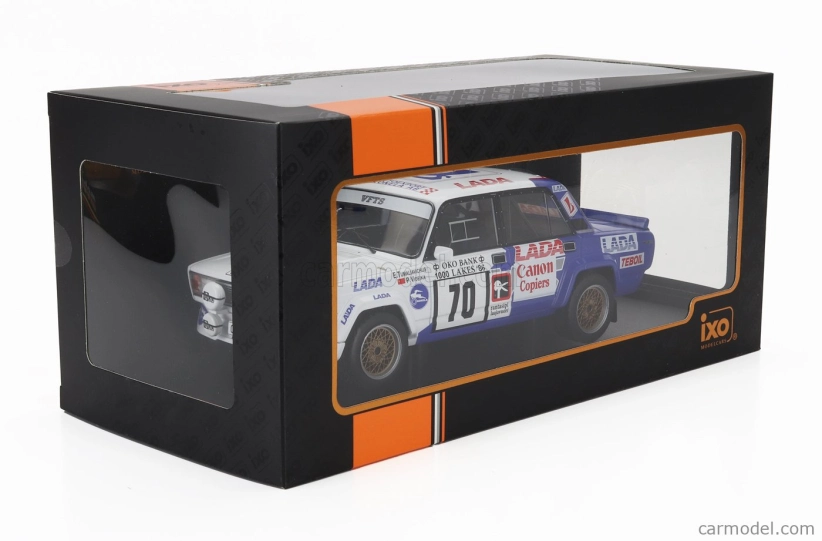Ixo-models Lada fiat 2105 Vfts N 70 Rally 1000 Lakes 1986 Eugenijus Tumalevicious - Pranas Videika 1:18 Bílá Modrá