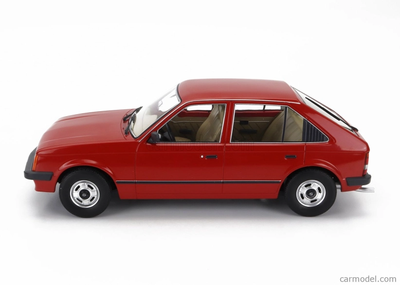 Triple9 Opel Kadett D 1984 1:18 Červená