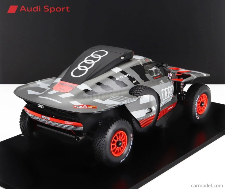 Spark-model Audi Rs Q E-tron E2 Team Audi Sport N 204 Winner Rally Dakar 2024 Carlos Sainz - Lucas Cruz 1:18 Šedá Stříbrná Černá