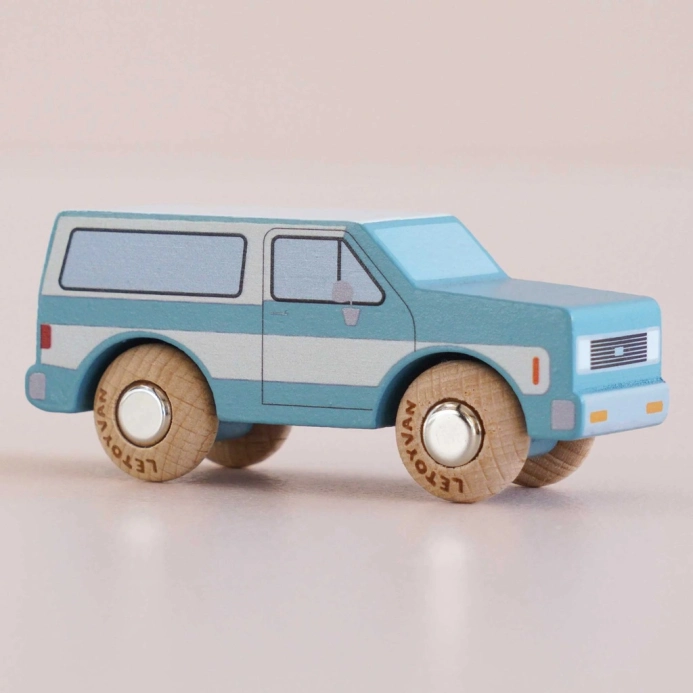 Le Toy Van Drevené autíčko Chuck