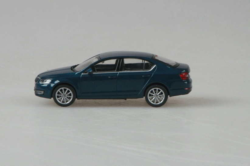 Abrex Škoda Octavia III (2012) 1:43 – modrá láva metalíza