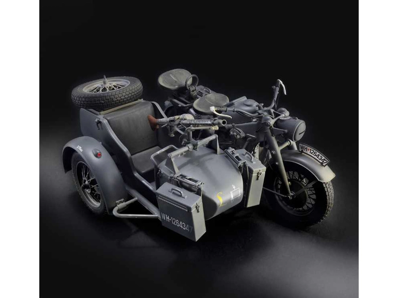 Italeri Zündapp KS 750 se sajdkárou (1:9)