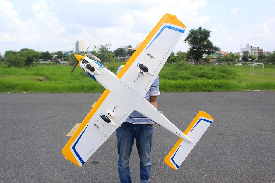 Piper Cherokee 1,53m Žlutý