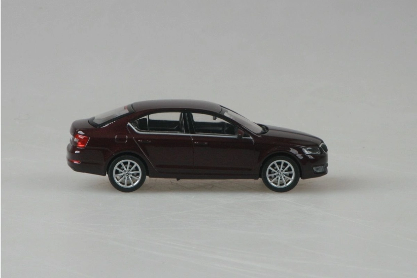 Abrex Škoda Octavia III (2012) 1:43 – rosso brunello metalíza