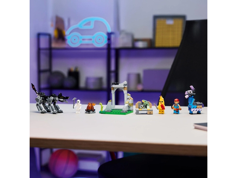 LEGO Fortnite - Peely a Sparkplug a ich táborisko