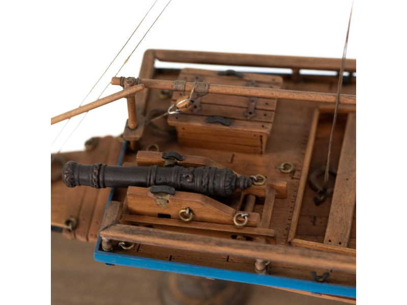 AMATI Švédska vojnová loď 1775 1:35 kit