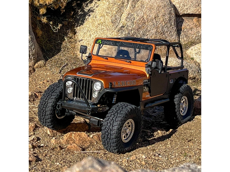 Axial SCX10 III Jeep CJ-7 1:10 4WD RTR měděná