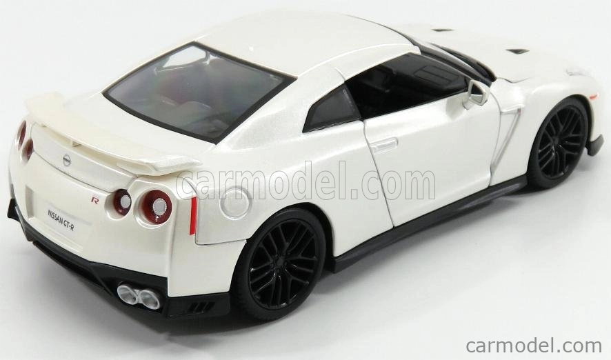 Bburago Nissan Gt-r (r35) Coupe 2017 1:24 biela perla