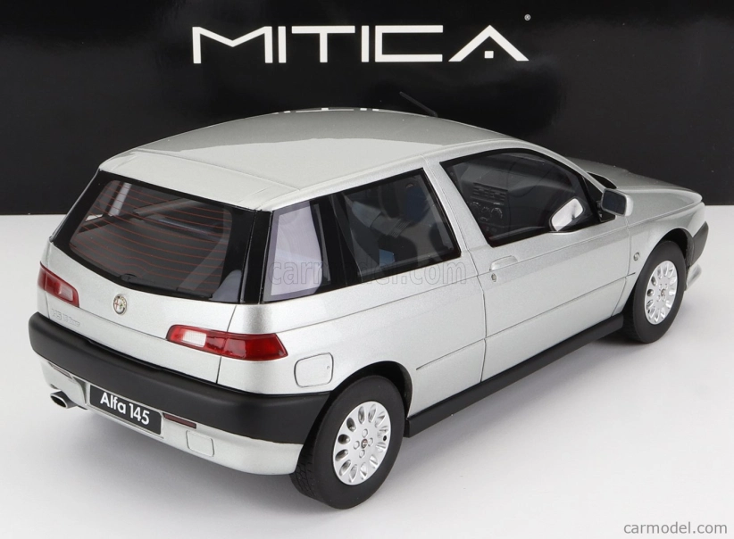 Mitica Alfa romeo 145 1995 1:18 Strieborná