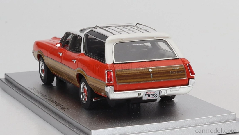 Kess-model Oldsmobile Vista Cruiser 442 Sw Station Wagon 1972 1:43 Červená Biela Drevo