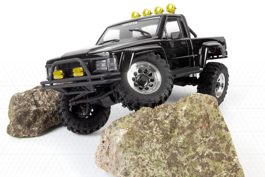 Venture18 Flux 1985 Toyota Hilux SR5 - čierna