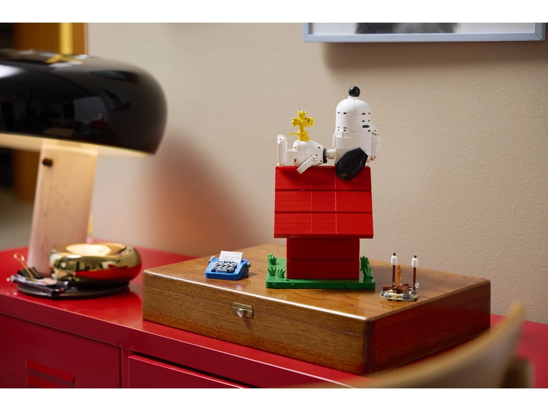 LEGO Ideas - Peanuts: Snoopyho bouda