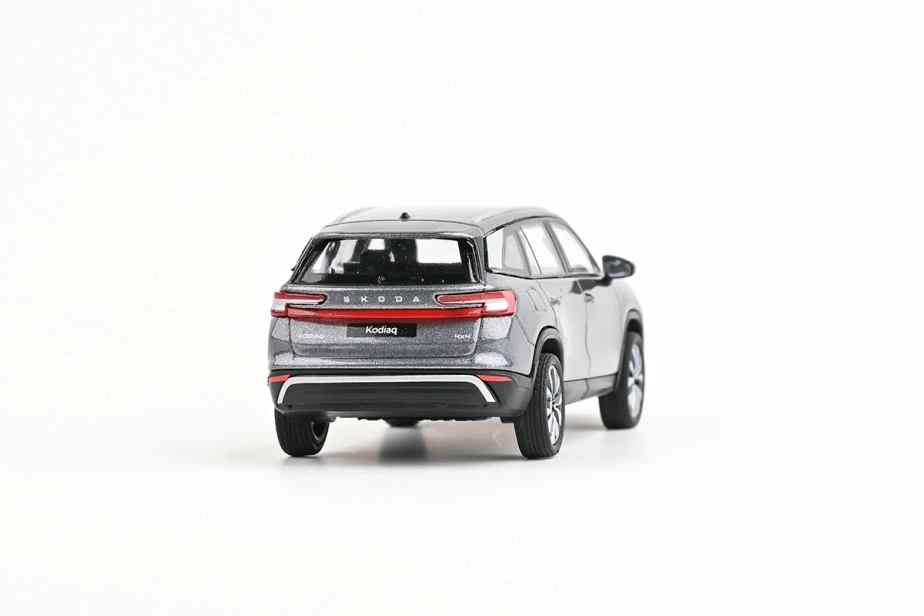 Abrex Škoda Kodiaq II (2023) 1:43 – Sivá Graphite Metalíza